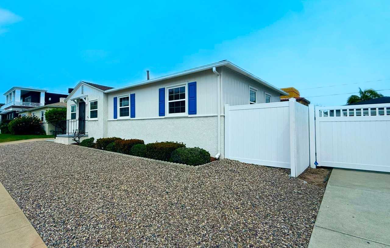 3645 Bayonne Dr - Photo 2 of 15