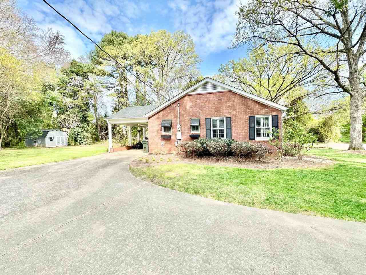 621 Hanover Ct - Photo 3 of 26