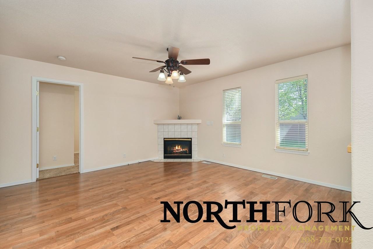 1785 N Trail Creek Way - Photo 2 of 15