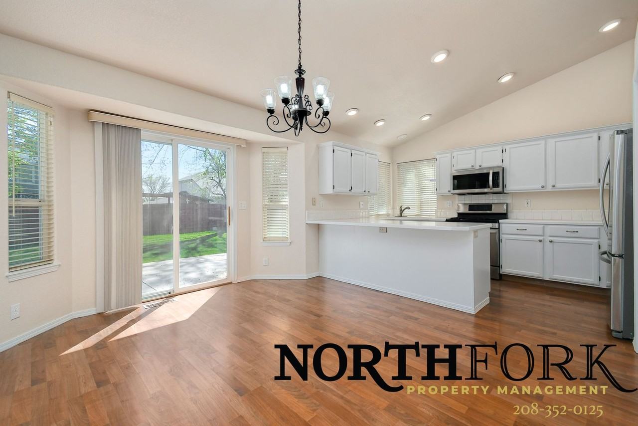 1785 N Trail Creek Way - Photo 4 of 15