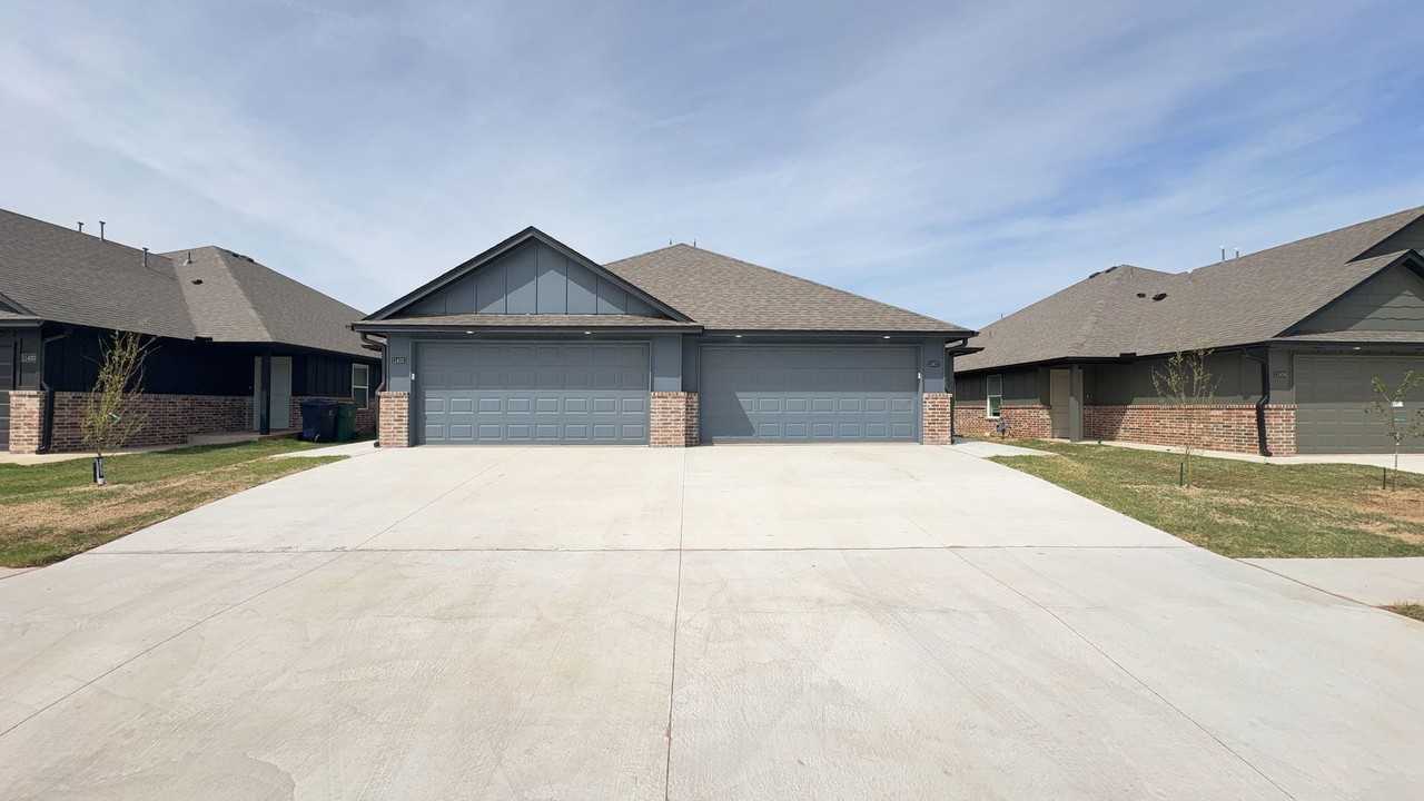 11405 N University Ave - Photo 2 of 23