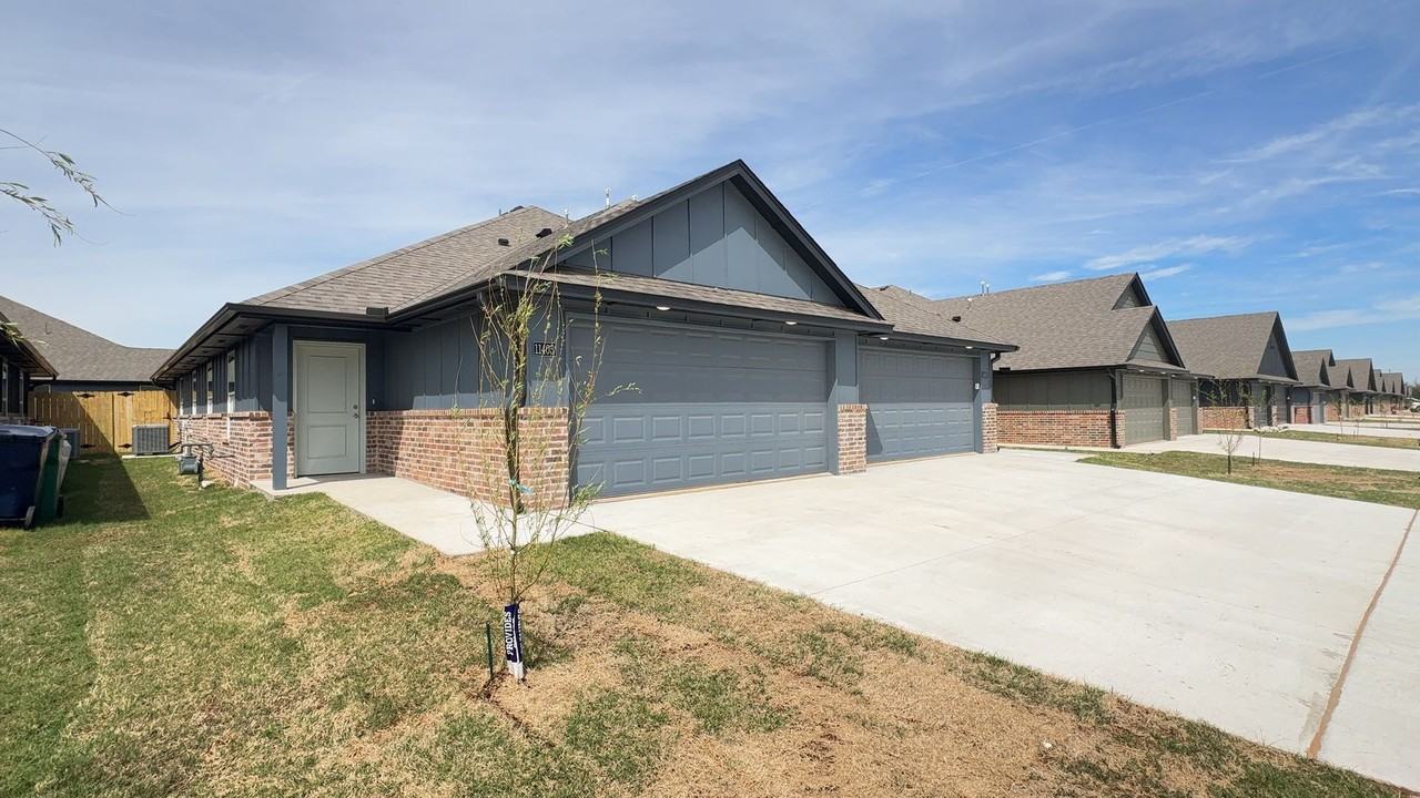 11405 N University Ave - Photo 4 of 23