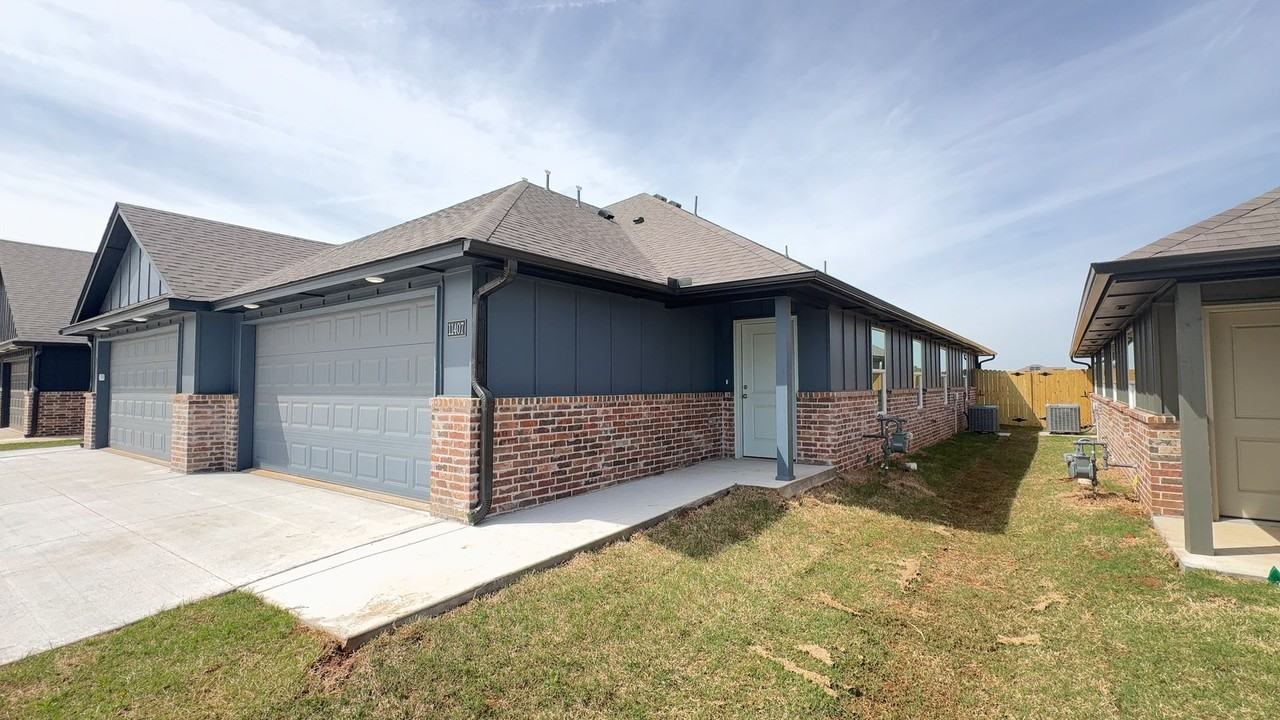 11407 N University Ave - Photo 2 of 24