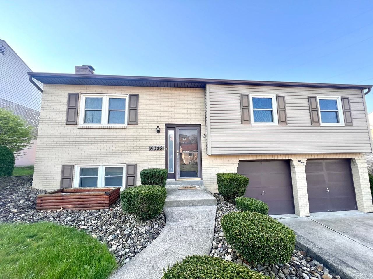 5038 Windriver Dr - Photo 3 of 41