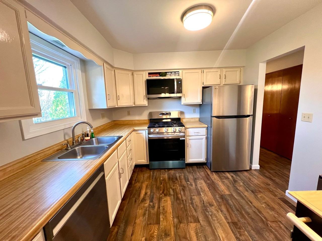 5038 Windriver Dr - Photo 6 of 41