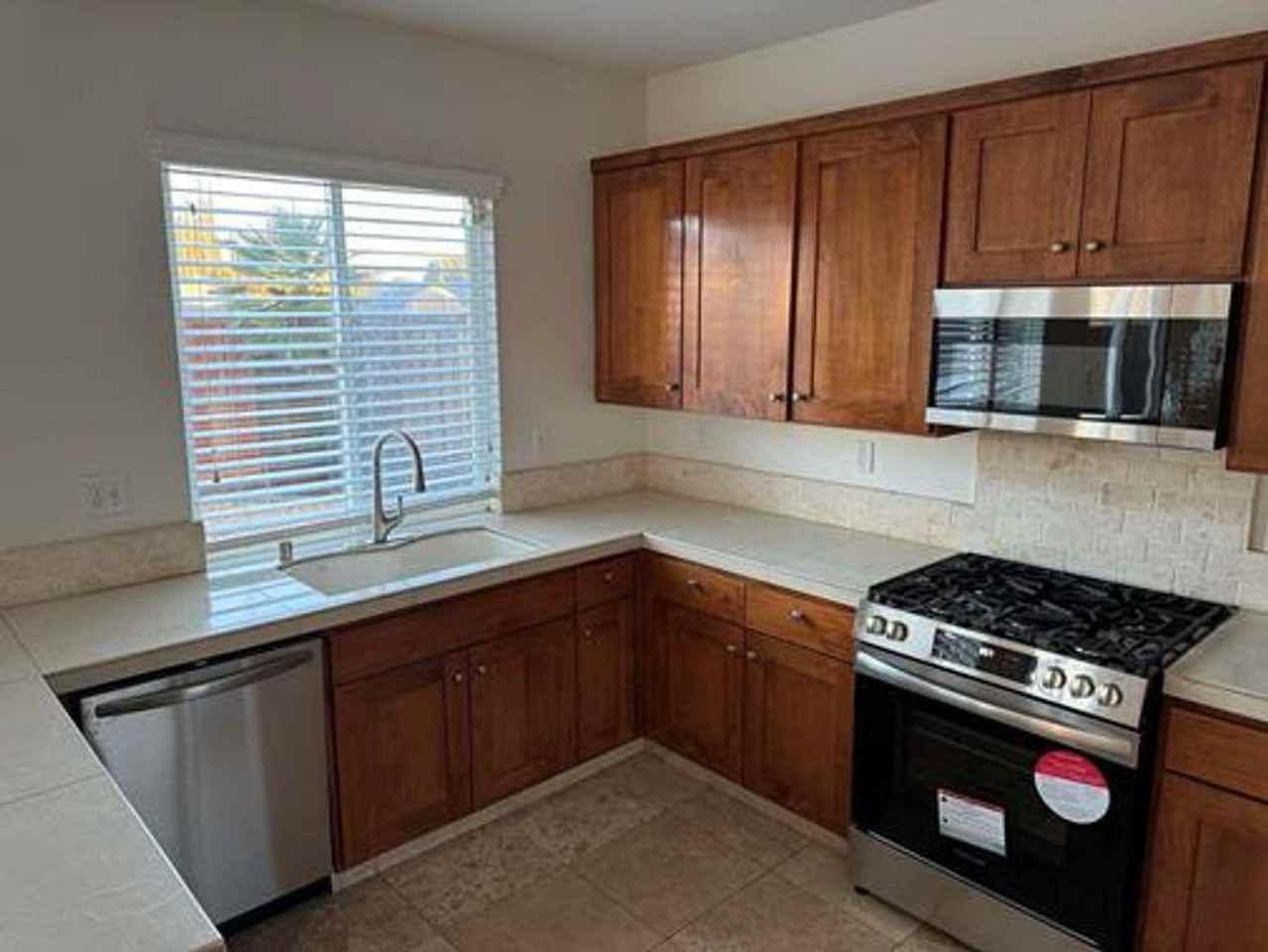 1000 Traditions St - Photo 3 of 11