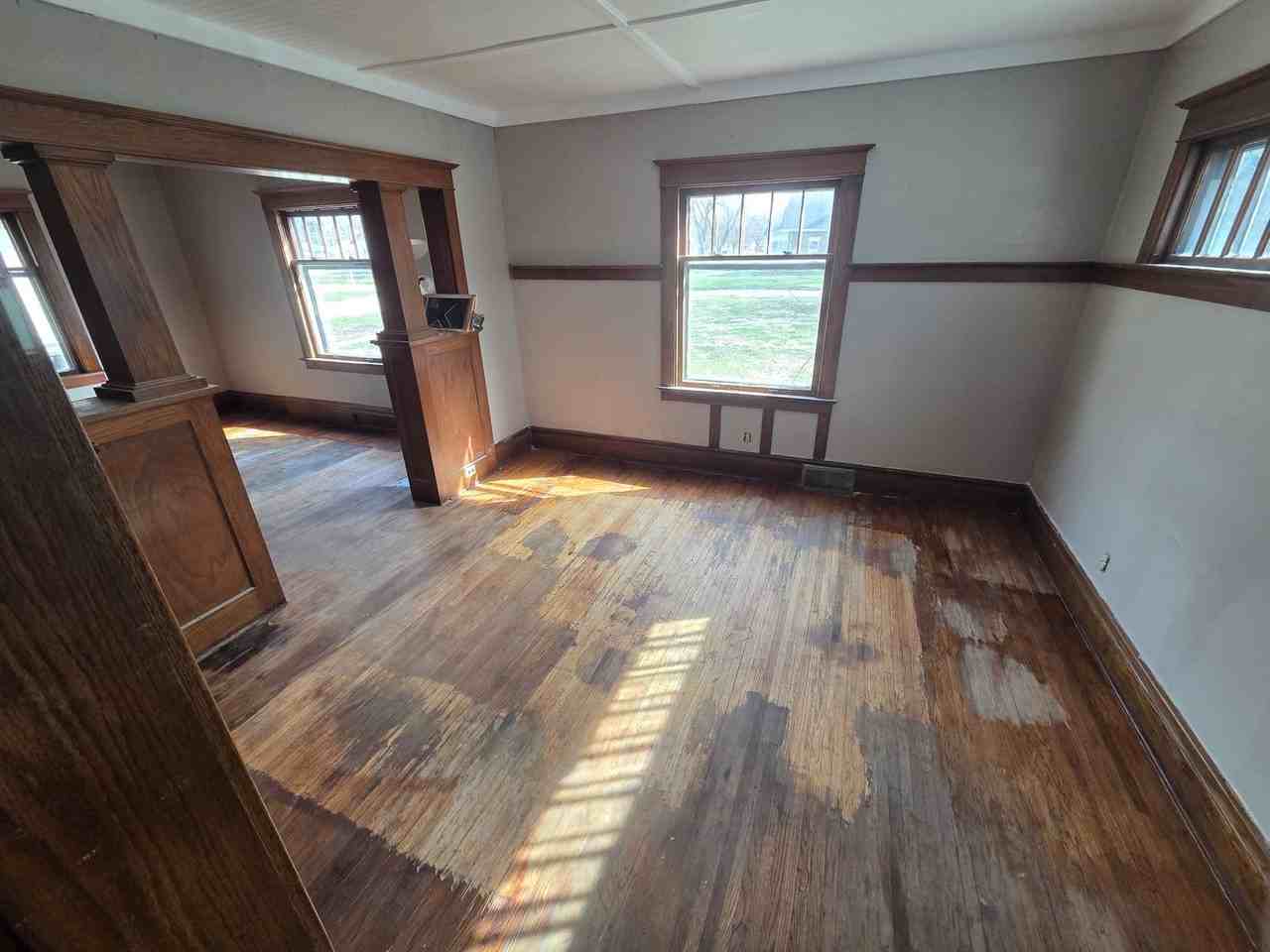 220 S Ontario St - Photo 2 of 6