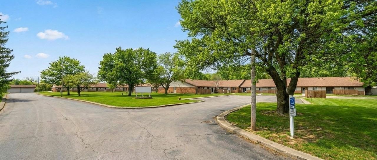 ELWOOD ARMS APARTMENTS - Photo 7 of 7