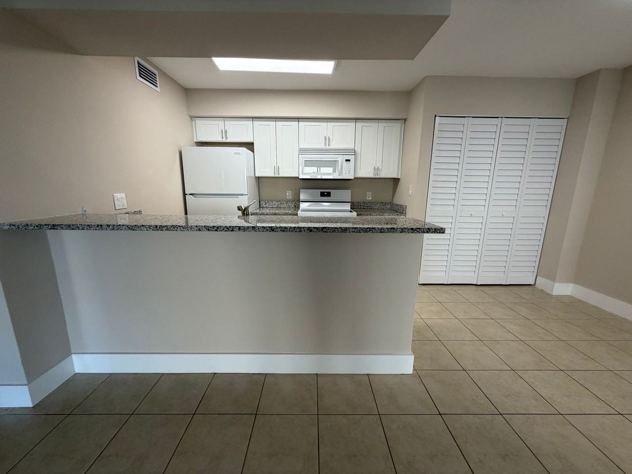 5317 Summerlin Rd - Photo 4 of 21