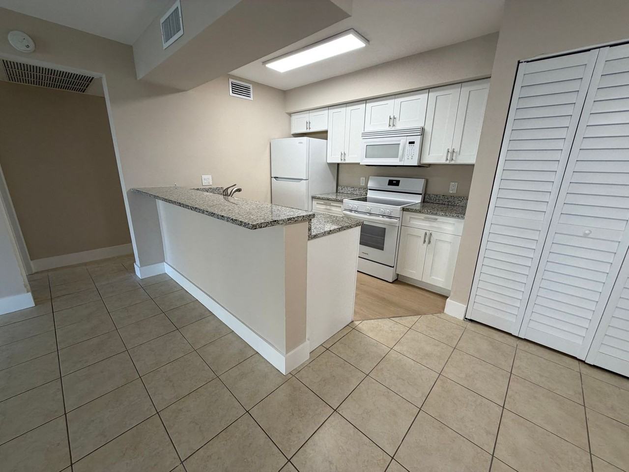 5317 Summerlin Rd - Photo 5 of 21