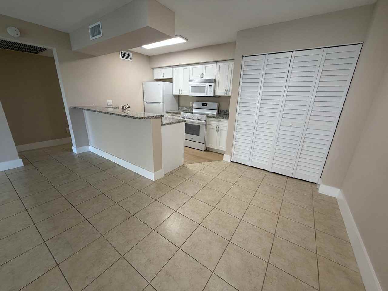 5317 Summerlin Rd - Photo 6 of 21