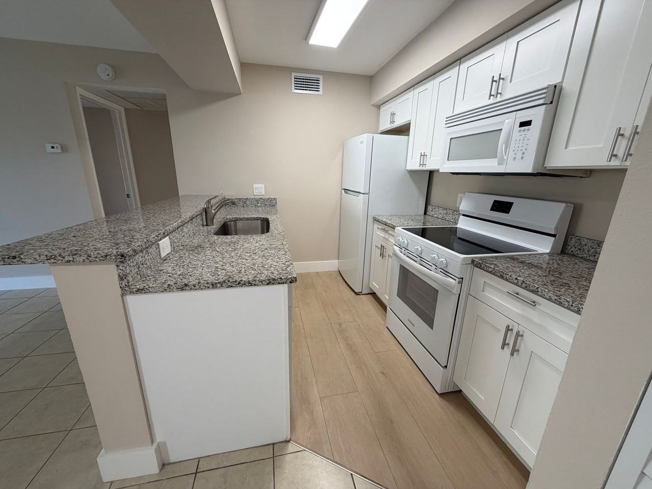 5317 Summerlin Rd - Photo 7 of 21