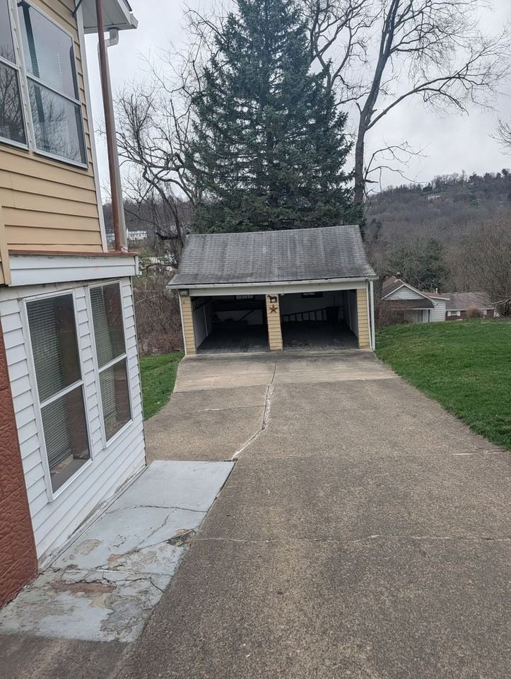 203 Summit Ave - Photo 3 of 9