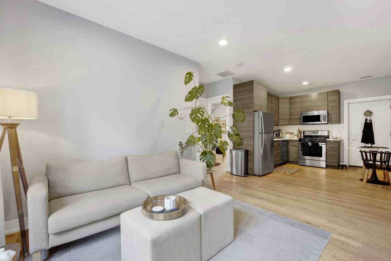 3802 W Altgeld St #302 - Photo 4 of 8