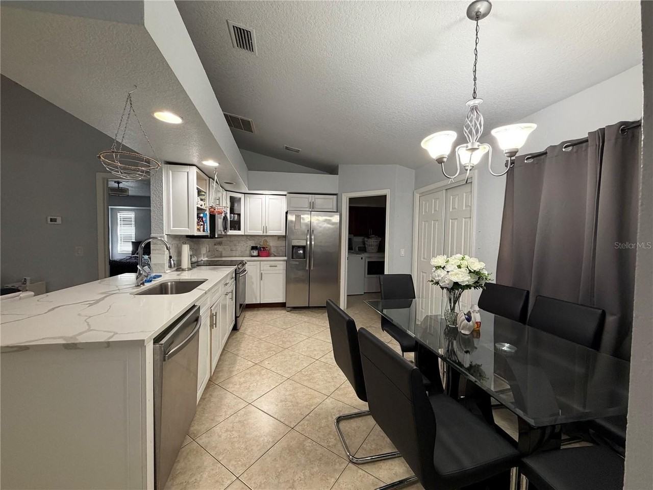 6972 Crock Ave - Photo 4 of 26