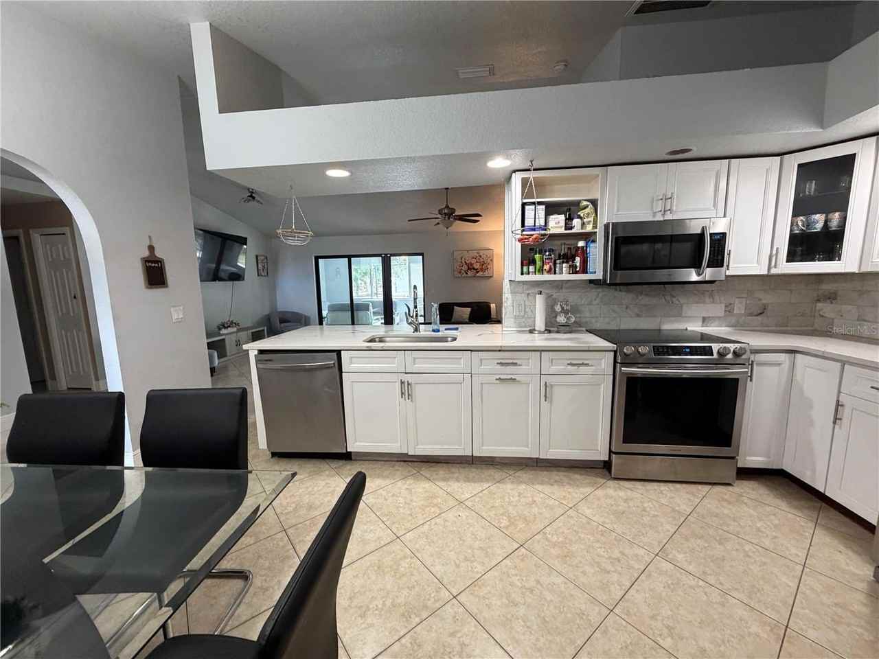 6972 Crock Ave - Photo 5 of 26