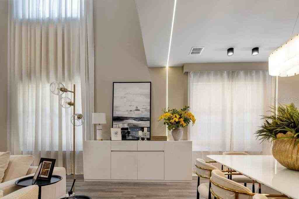 15542 Gwinnett Dr - Photo 4 of 25