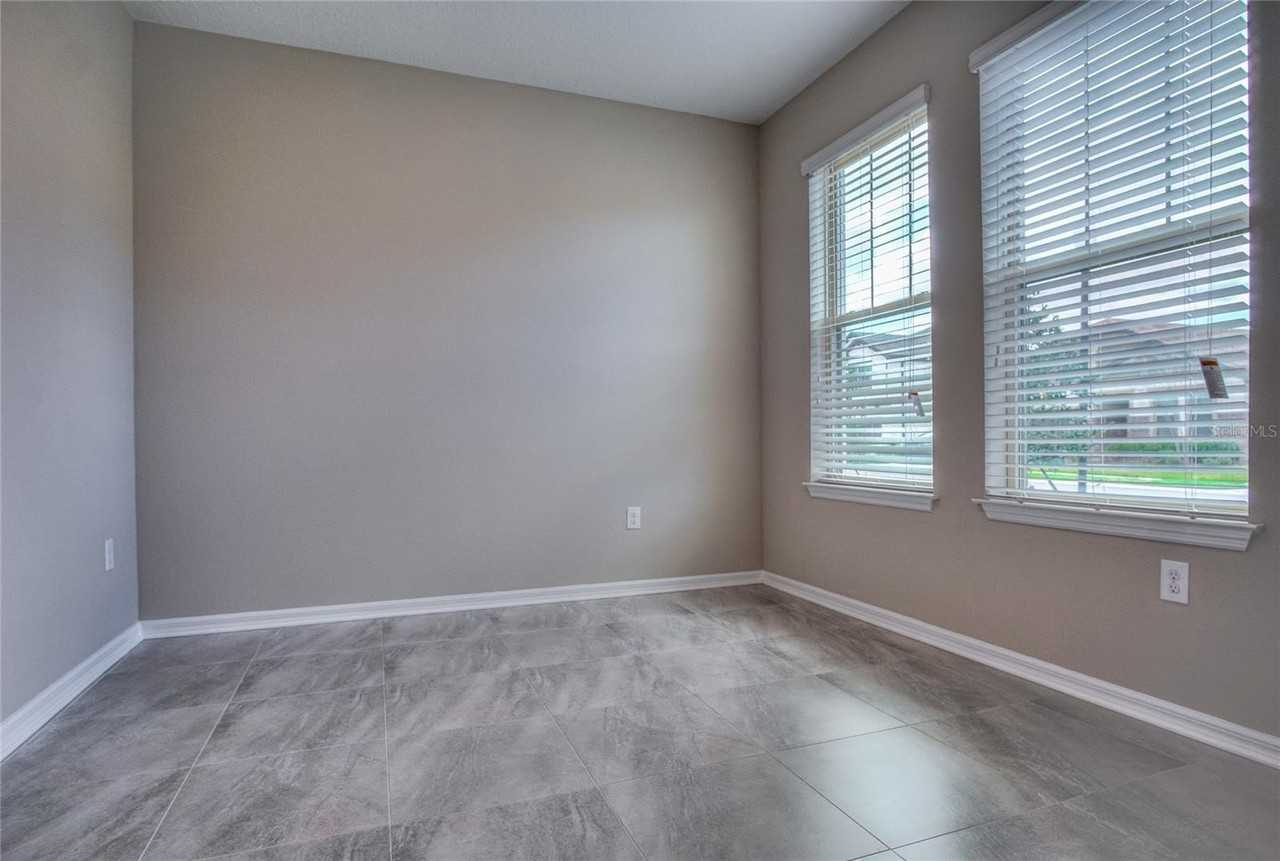 4923 Rolling Green Dr - Photo 5 of 36