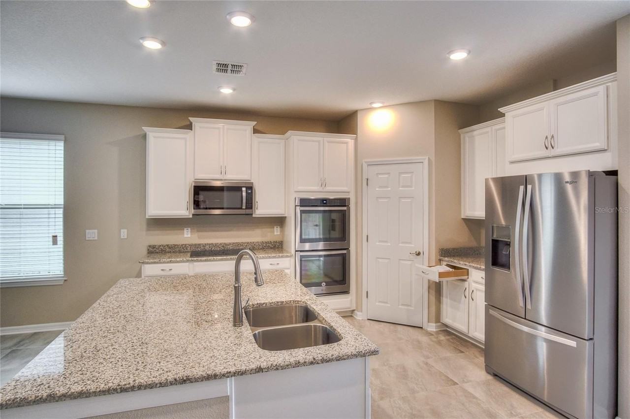 4923 Rolling Green Dr - Photo 6 of 36