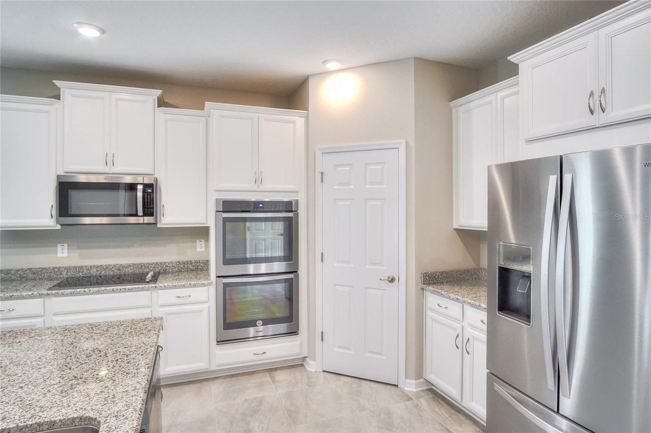 4923 Rolling Green Dr - Photo 7 of 36