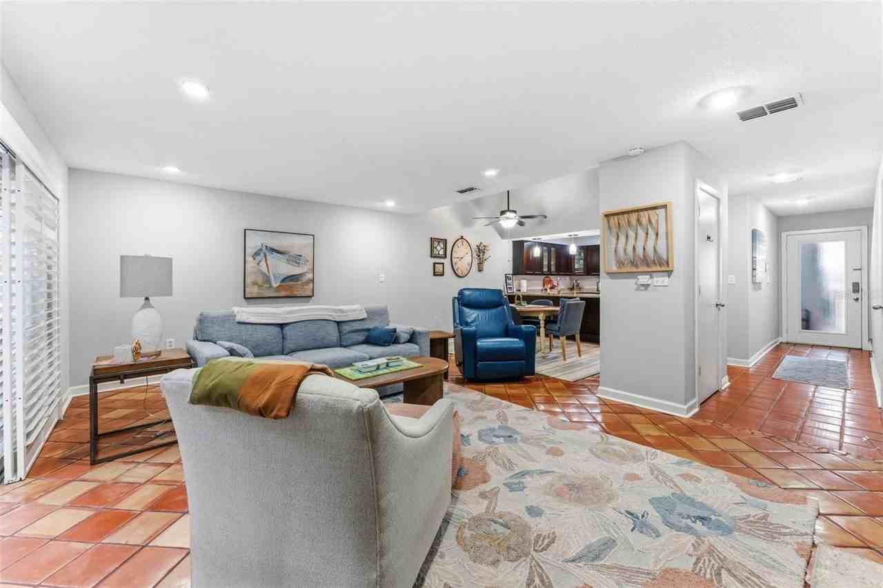 2979 W Knights Ave - Photo 4 of 22