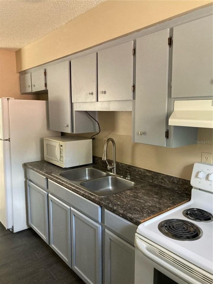 1306 Golconda Rd - Photo 3 of 13