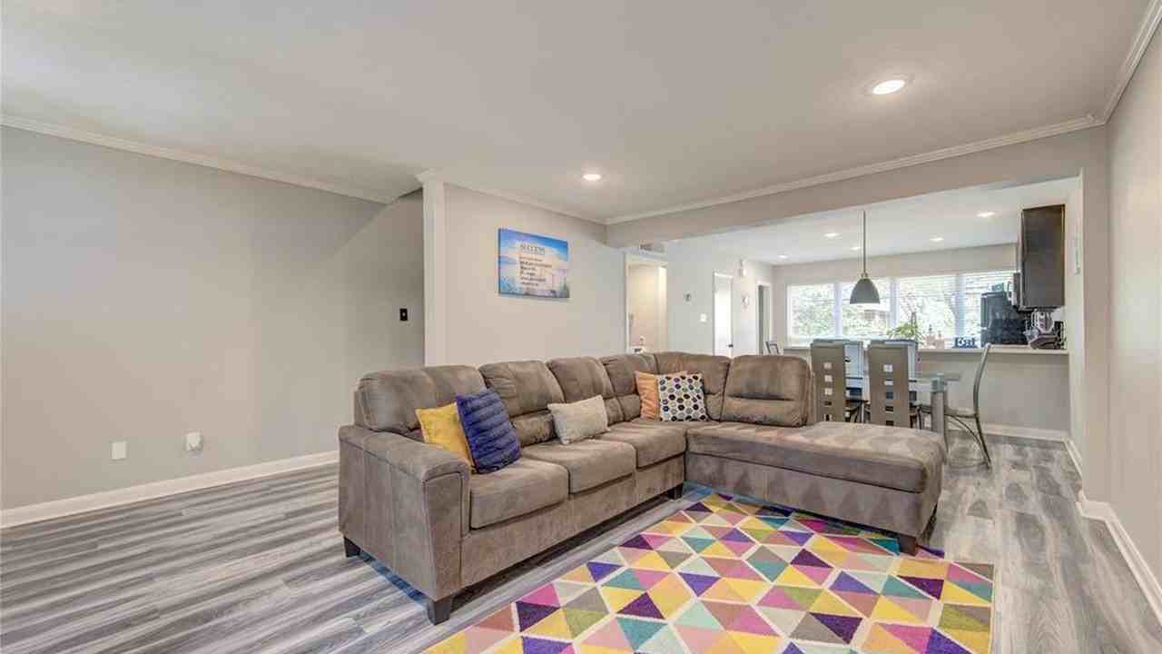 Lovett Blvd - Photo 2 of 6