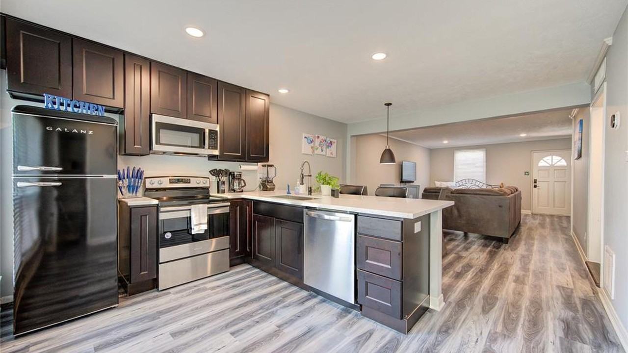 Lovett Blvd - Photo 4 of 6