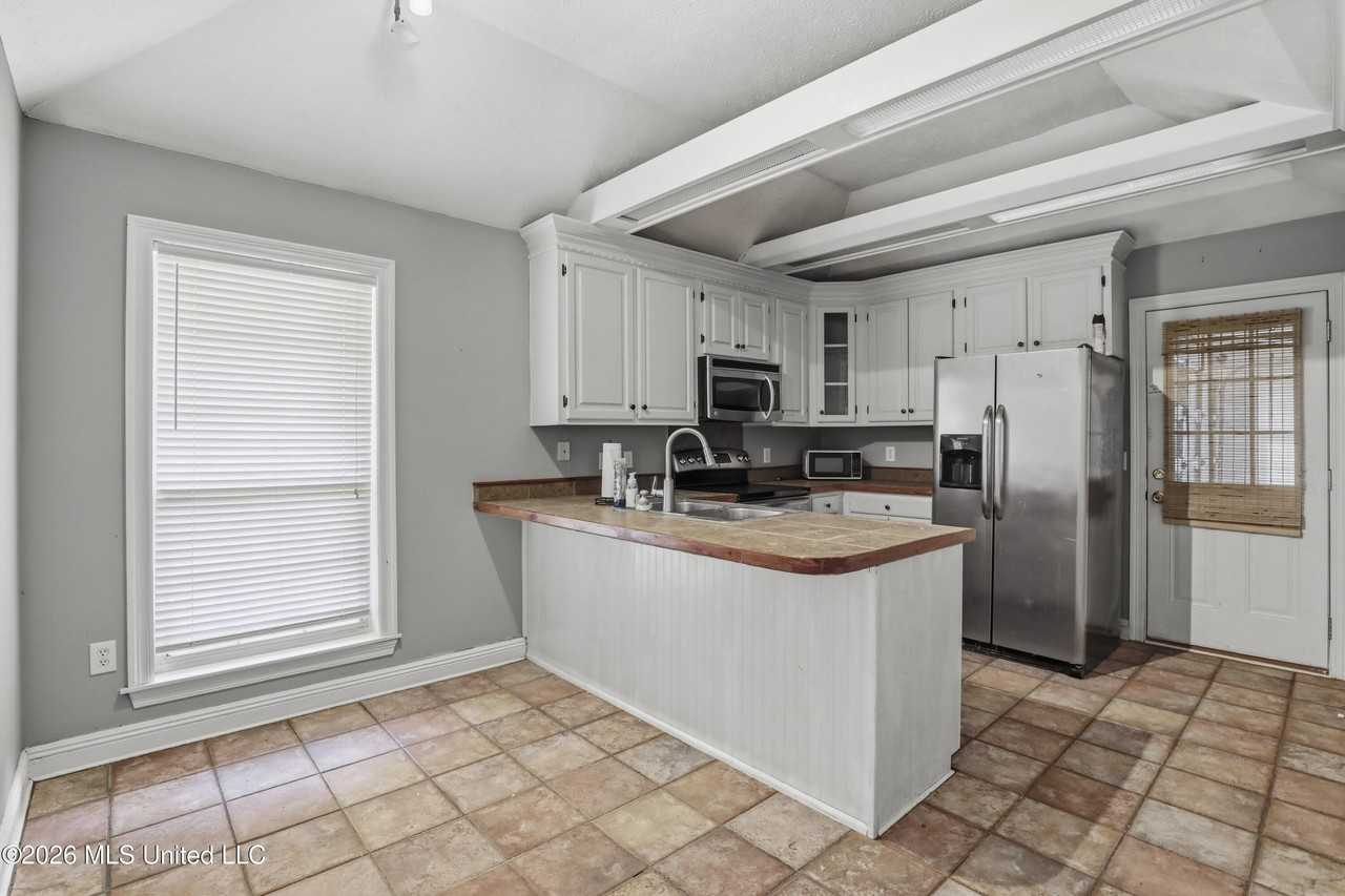 4012 Brookwood Dr - Photo 6 of 16