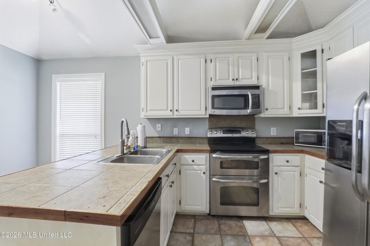 4012 Brookwood Dr - Photo 7 of 16