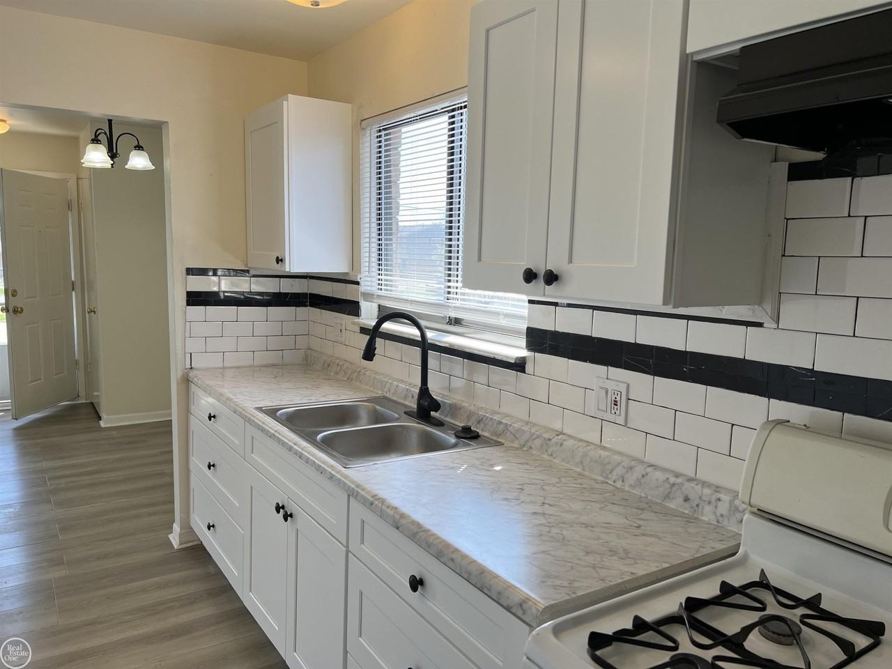 31091 Grove - Photo 7 of 19