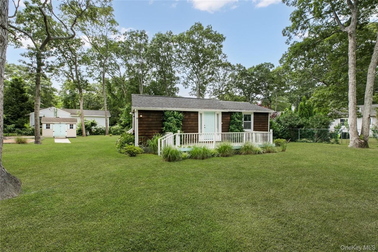 61 Squires Ave - Photo 4 of 9