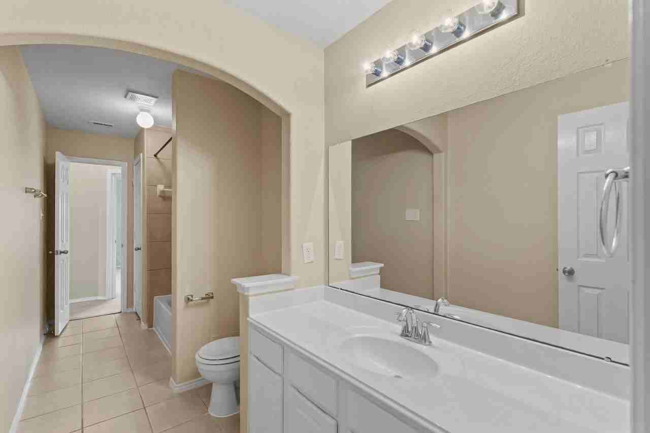 2818 Lockeridge Oaks Dr #1 - Photo 7 of 38