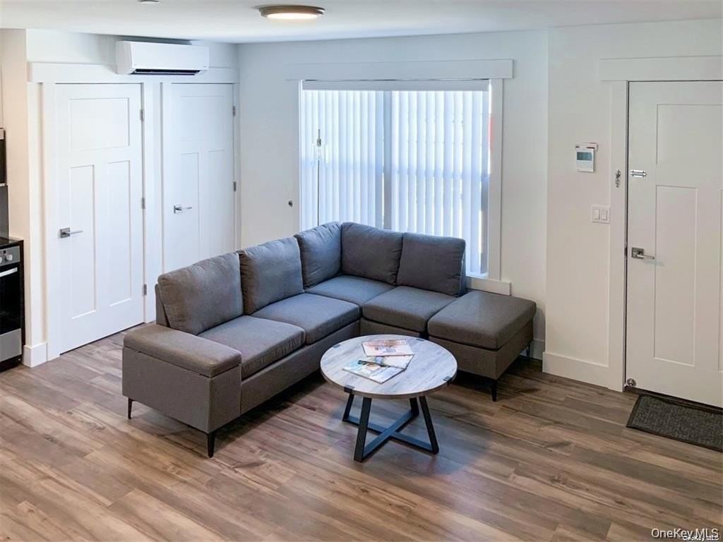 124 Prince Rd - Photo 3 of 10