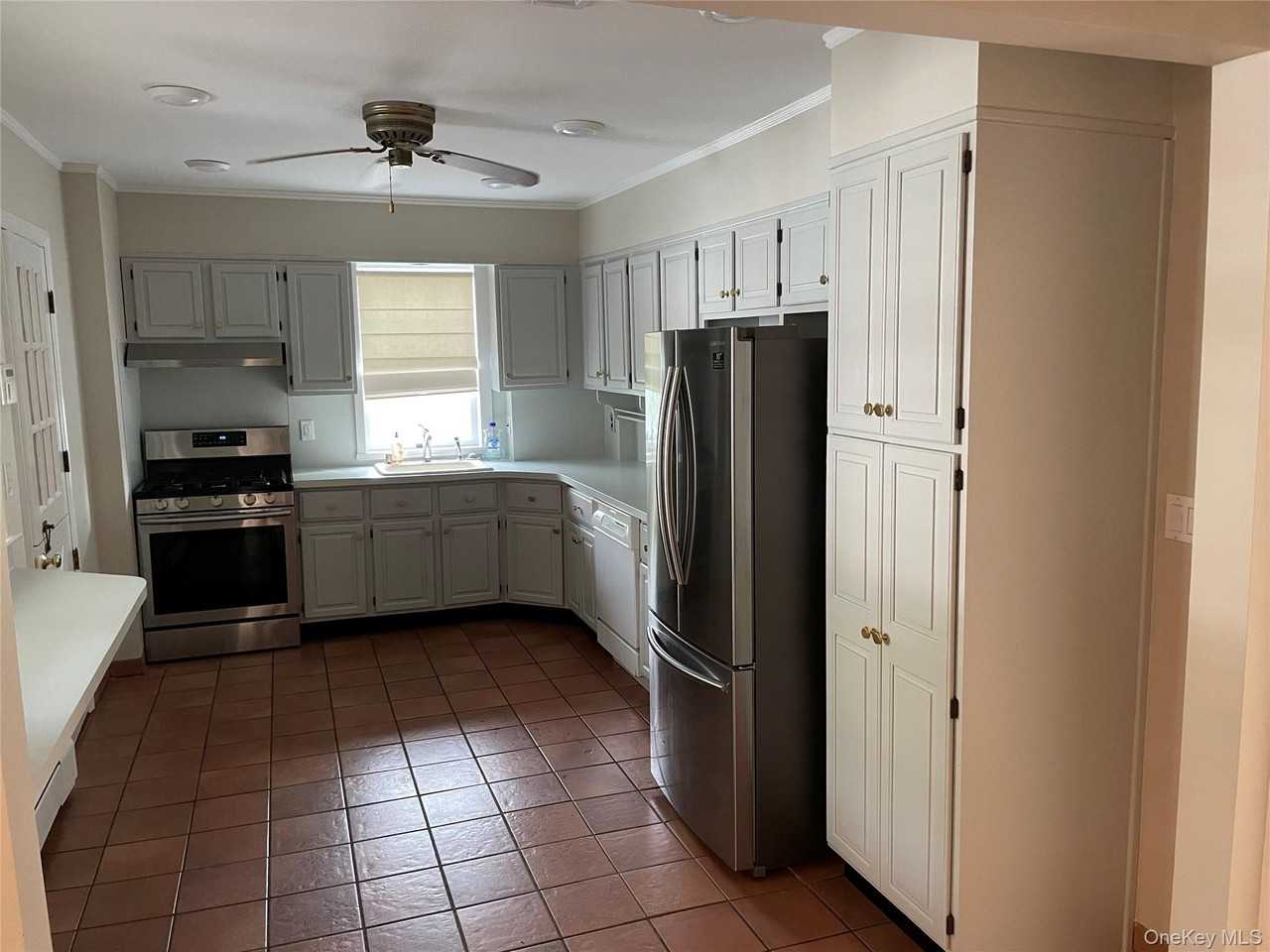 56 Nassau Blvd - Photo 6 of 25