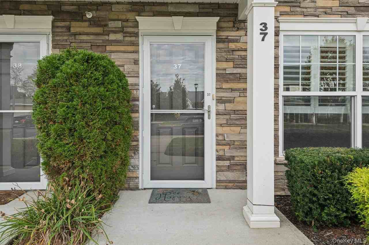 37 Weatherby Ln - Photo 2 of 21