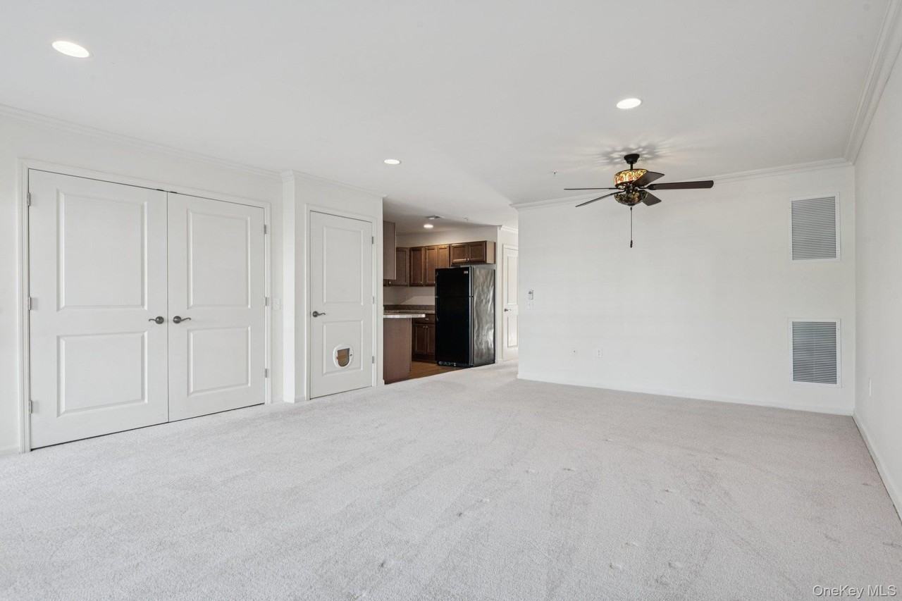 37 Weatherby Ln - Photo 3 of 21