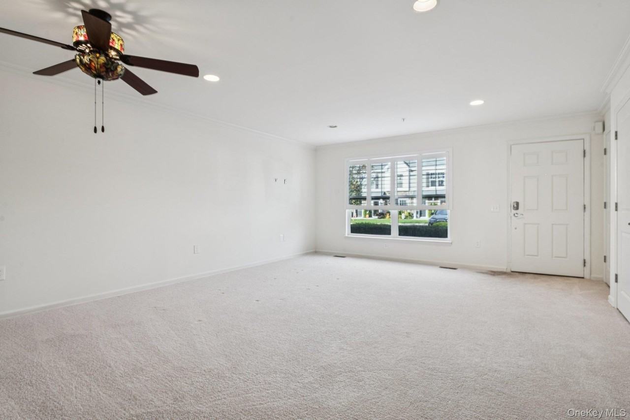 37 Weatherby Ln - Photo 4 of 21