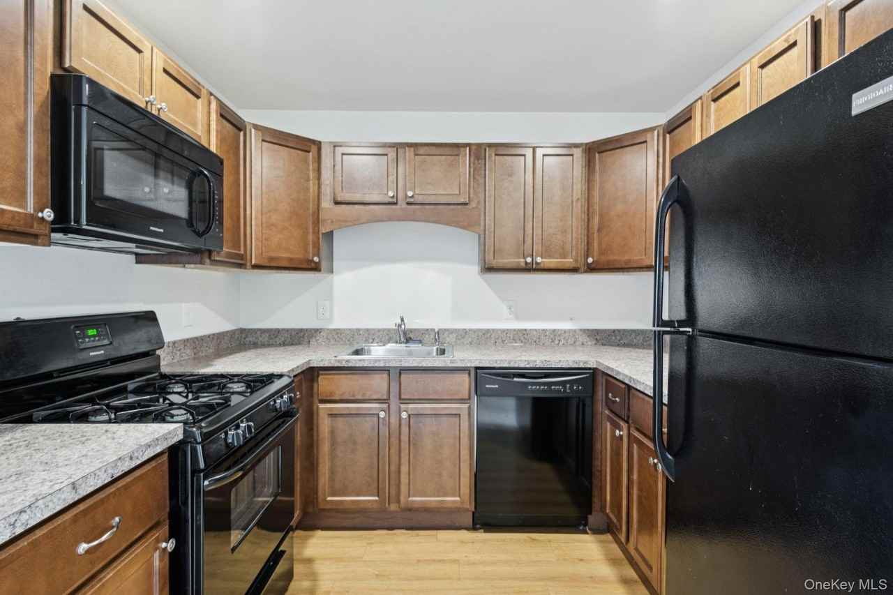 37 Weatherby Ln - Photo 5 of 21