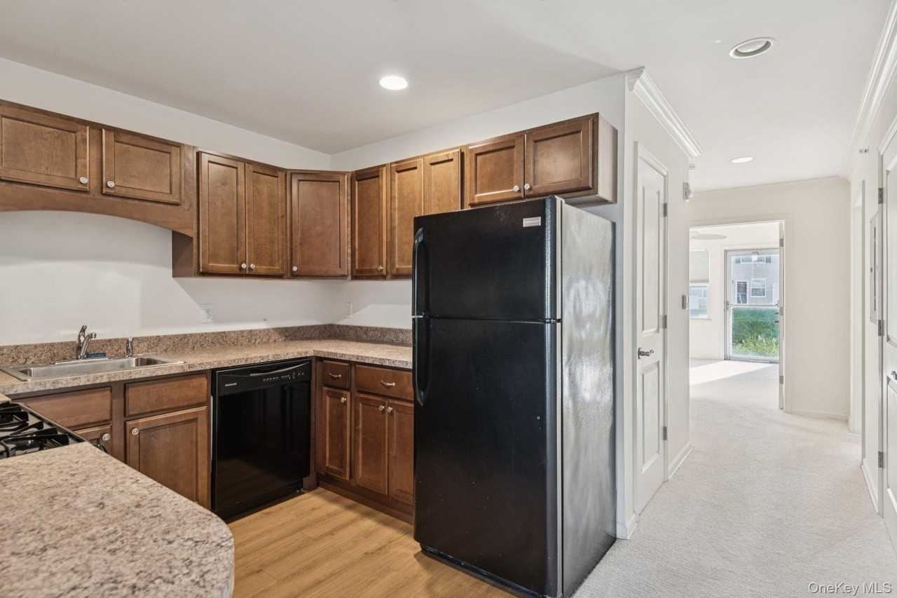 37 Weatherby Ln - Photo 6 of 21