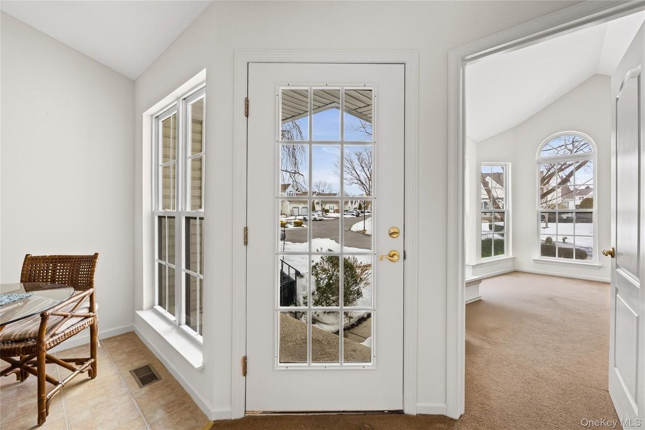 1005 Constance Ln - Photo 4 of 26