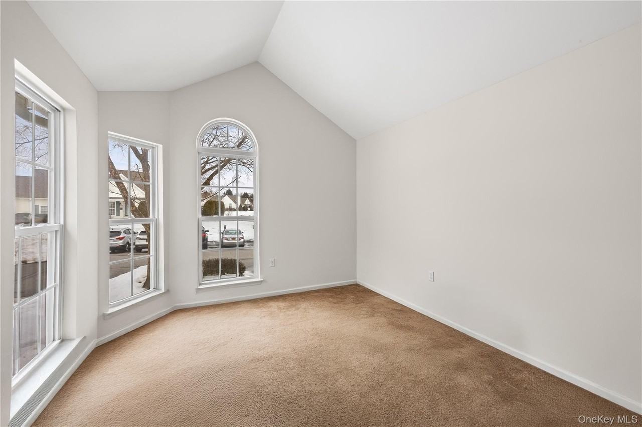 1005 Constance Ln - Photo 5 of 26