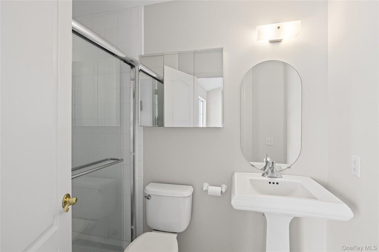 1005 Constance Ln - Photo 7 of 26