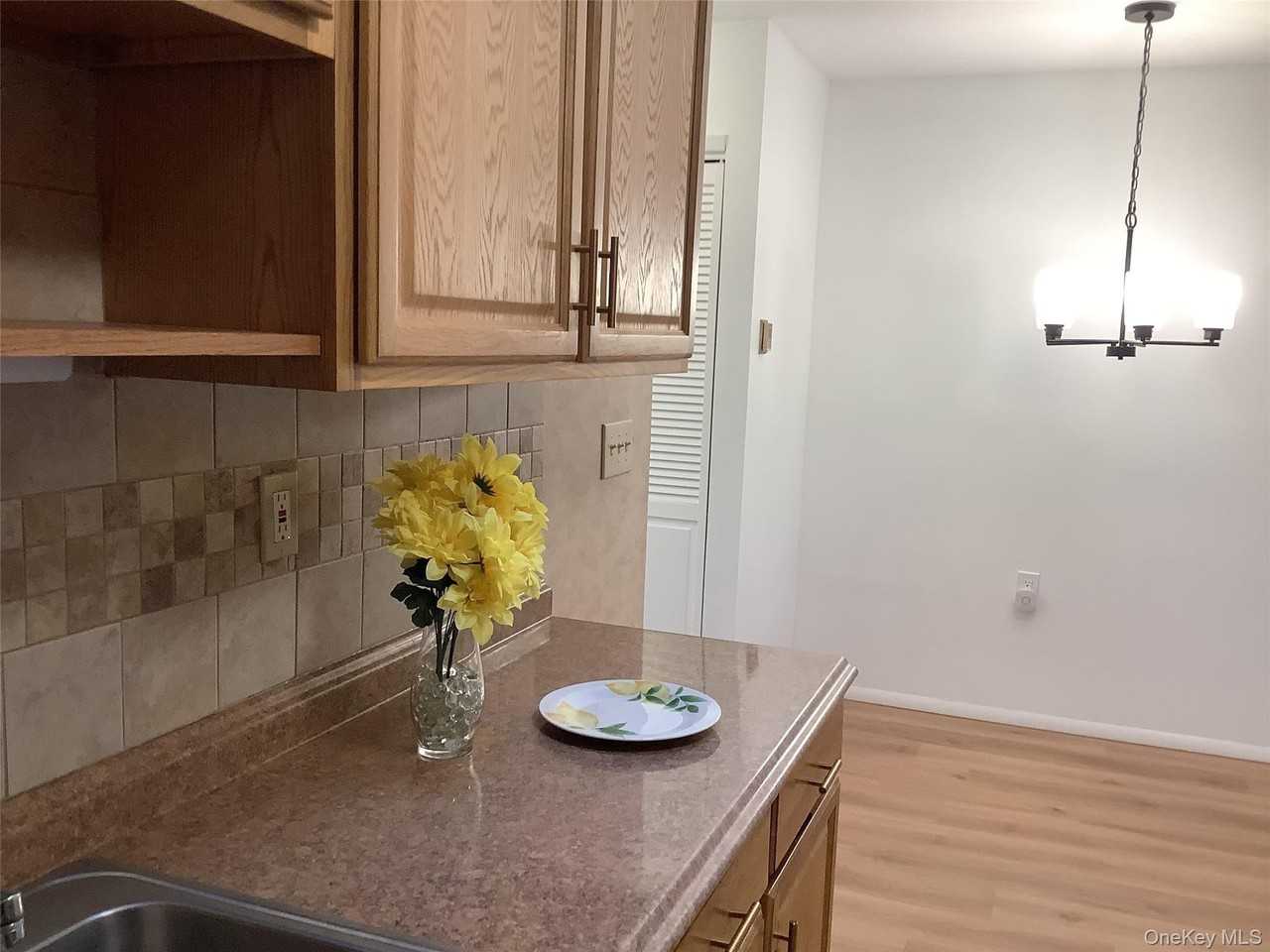 197 Newcastle Ct Unit B - Photo 3 of 7