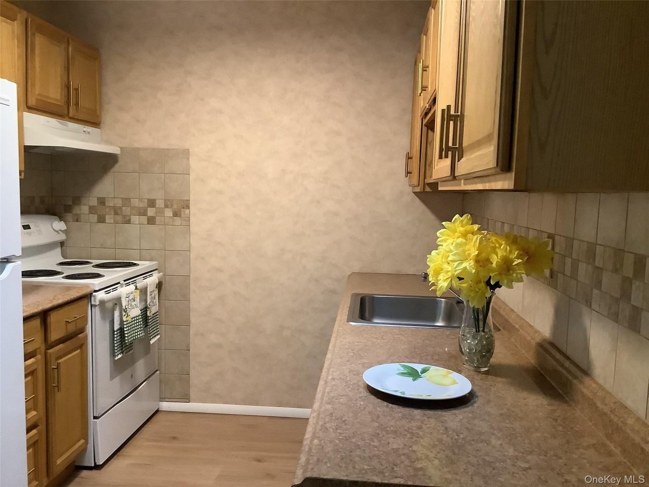 197 Newcastle Ct Unit B - Photo 4 of 7