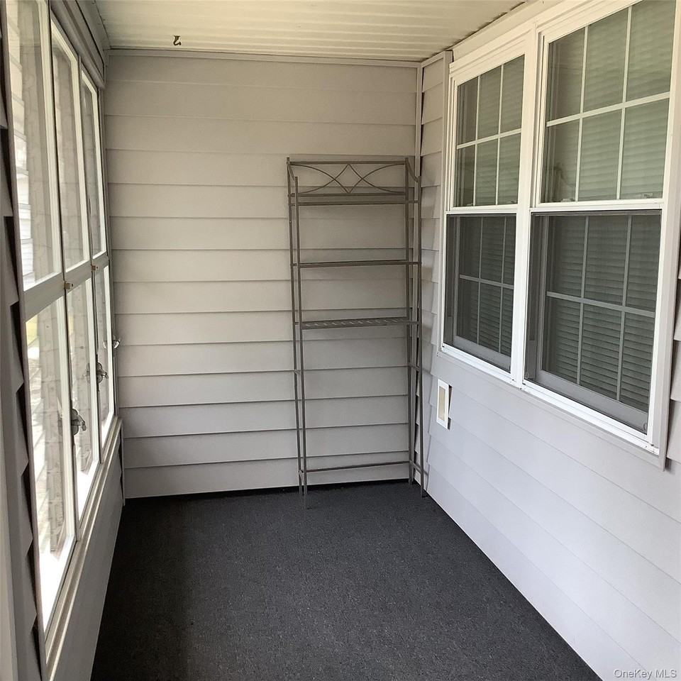 197 Newcastle Ct Unit B - Photo 6 of 7