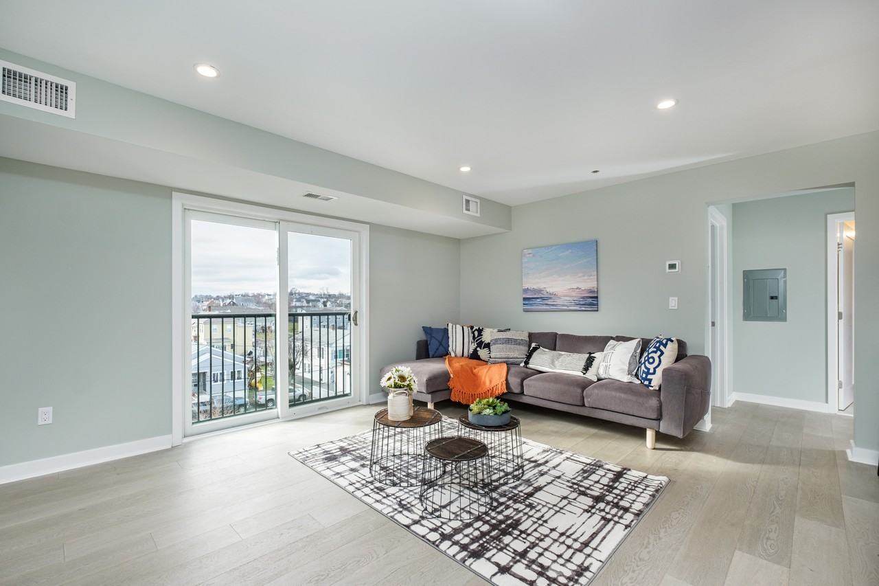 450 American Legion Hwy #304 - Photo 4 of 22