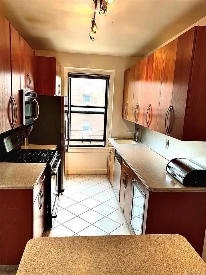 7320 Austin St Apt 4a - Photo 5 of 17