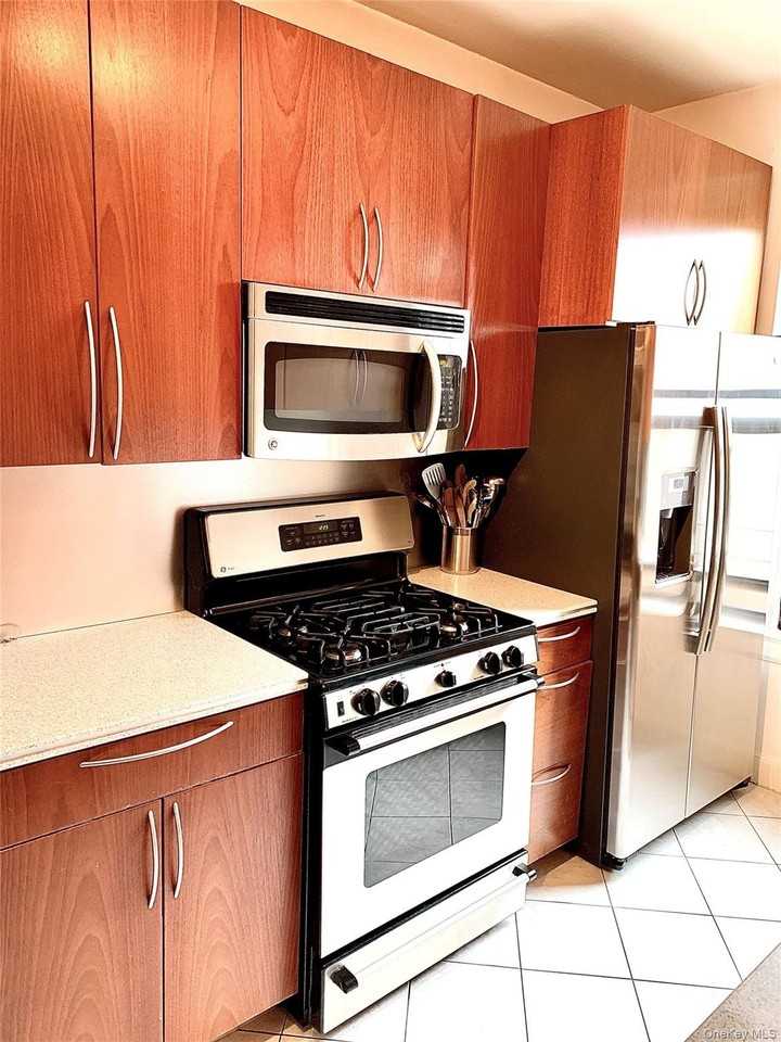 7320 Austin St Apt 4a - Photo 7 of 17