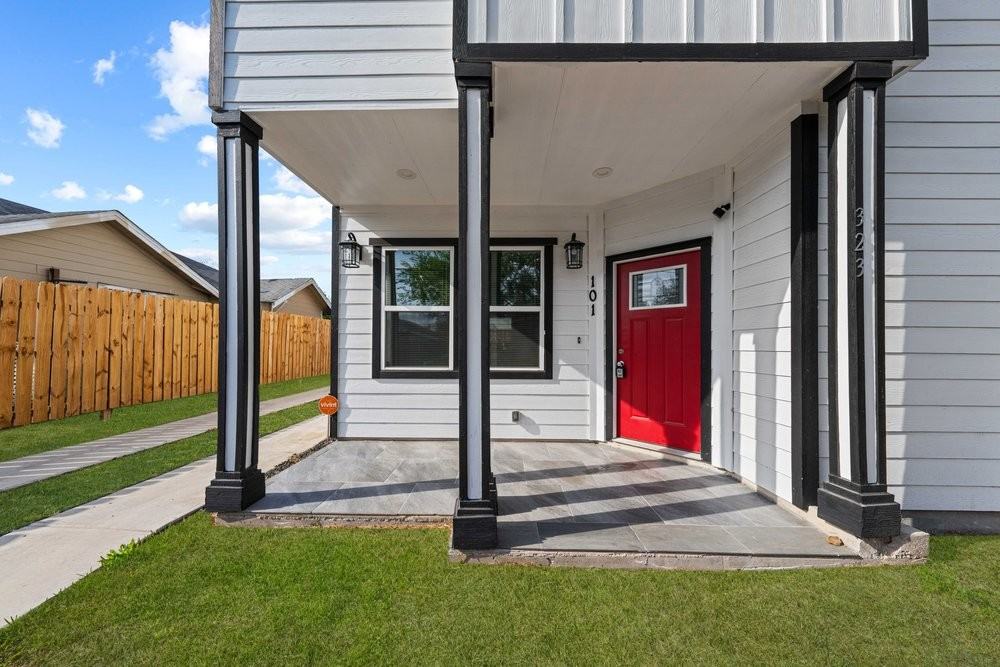 323 Gabriel - 1Unit 101 #1 - Photo 3 of 33